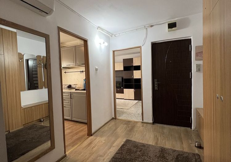 Calea Girocului | 2 camere | Decomandat | Centrală proprie | Acoperiș  Copiază - Poză 2