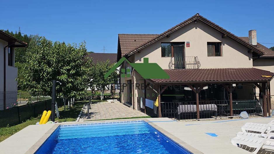 Casă cu piscină și garaj, teren 775 mp – Valea Borcutului - Poză 1