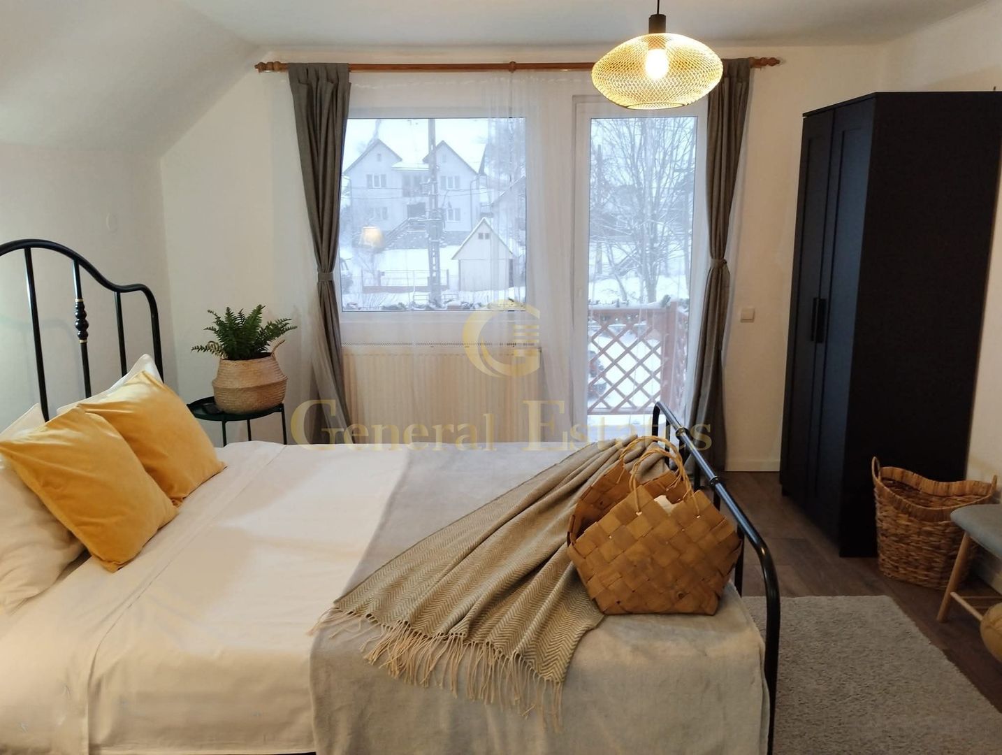 Casă de poveste în Moieciu de Sus - Poză 1