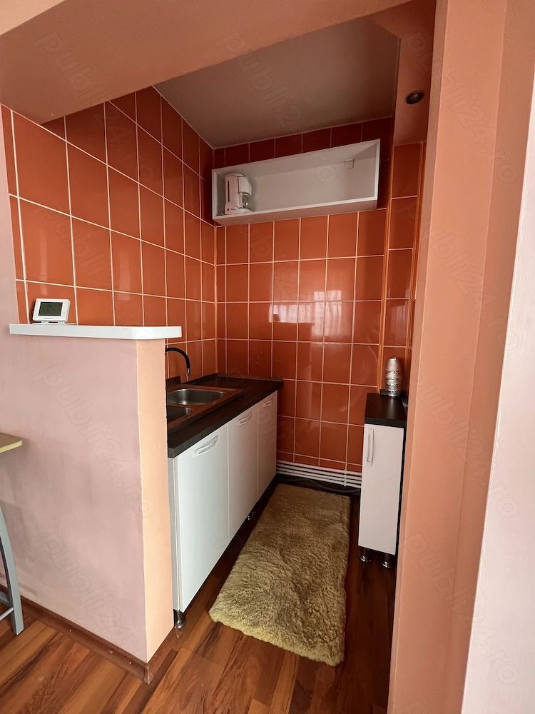 De inchiriat apartament cu o cameră pe faleza 1300 lei - Poză 3
