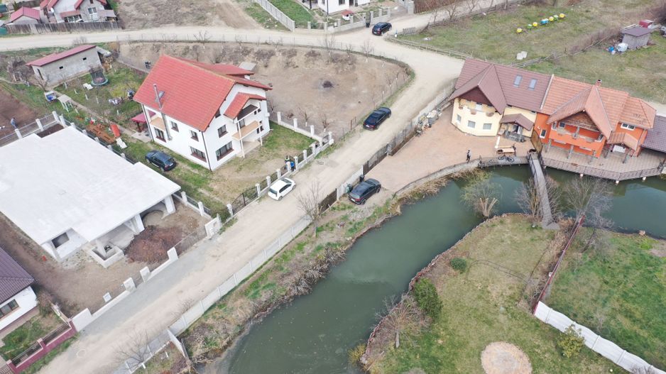 Casa de Vânzare cu lac - Poză 2