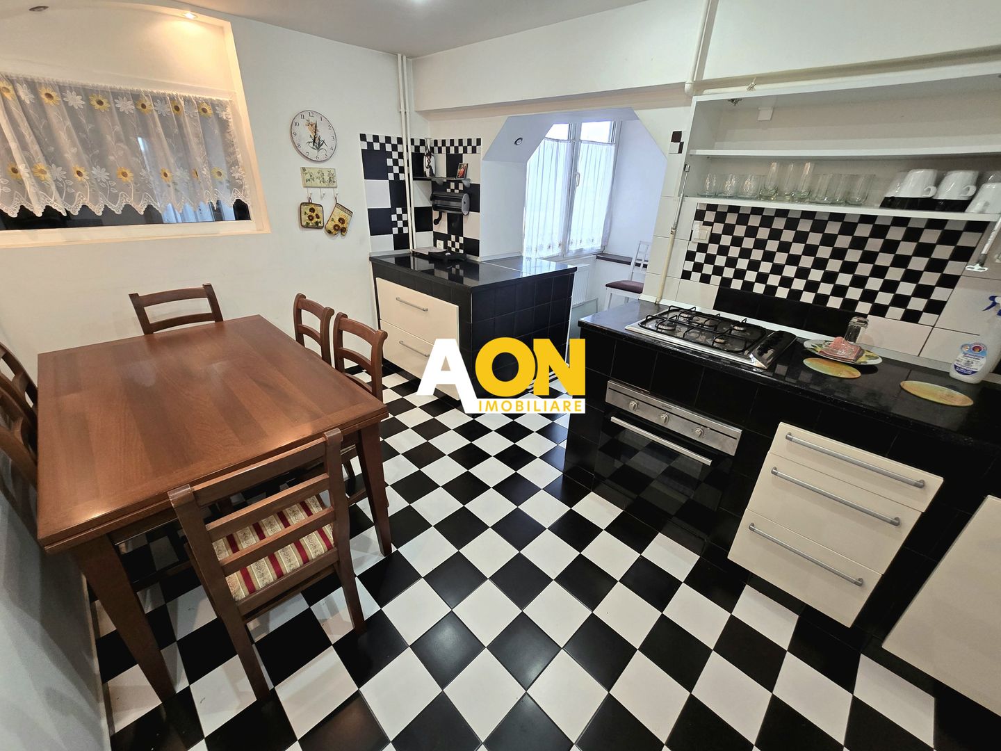 Apartament cu 4 Camere | Scara Interioara | Ultracentral | Terasa - Poză 3