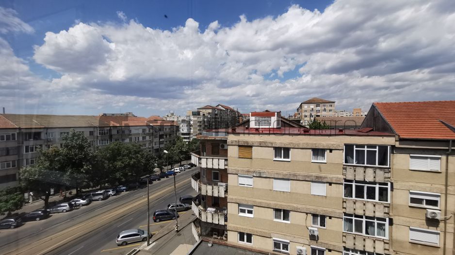 De închiriat apartament cu 4 camere, Bd. Decebal - Poză 12
