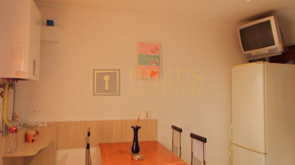 3 camere, centrala proprie, boxa la subsol - Poză 10