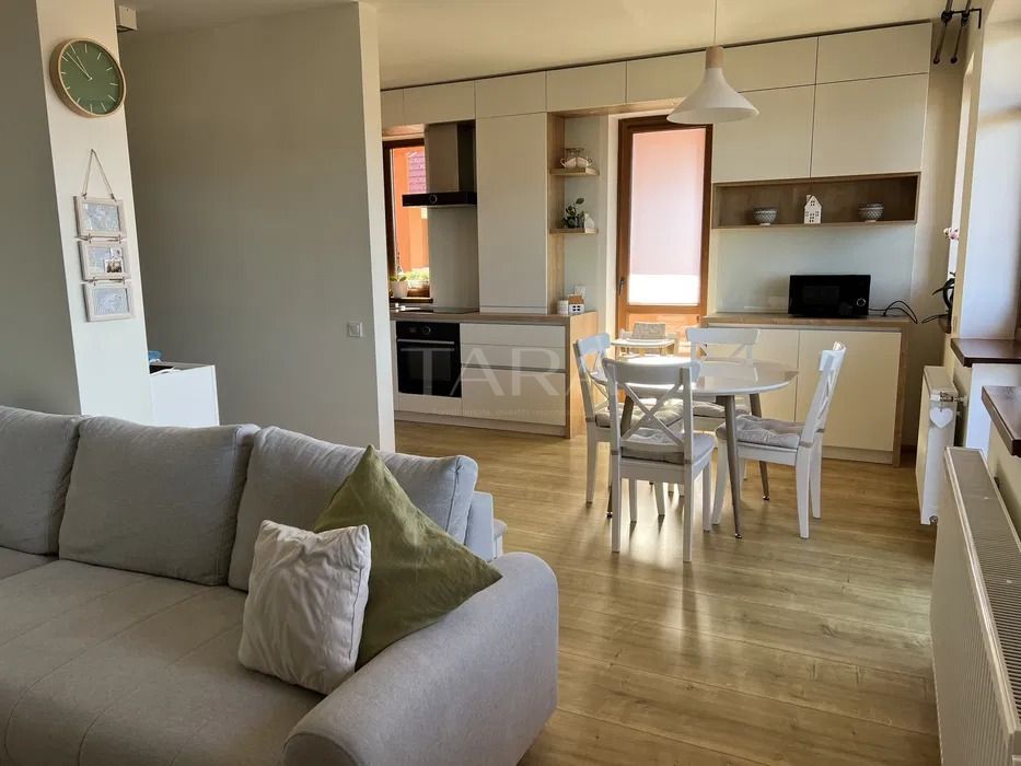 Apartament spectaculos dispus pe 2 nivele-Baciu - Poză 1