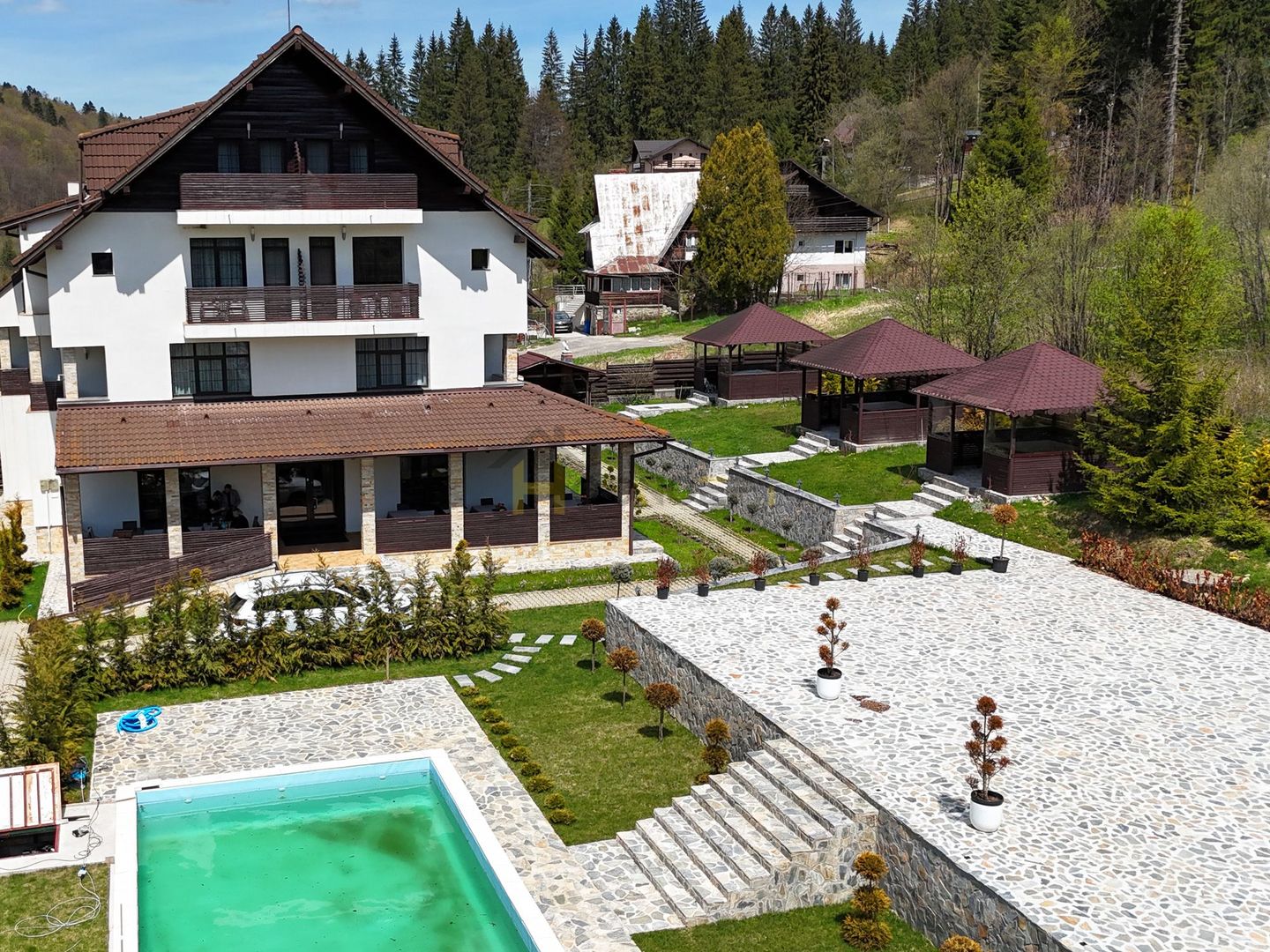 Pensiune exclusivistă Piscină încălzită în Predeal - Afacere la cheie - Poză 2