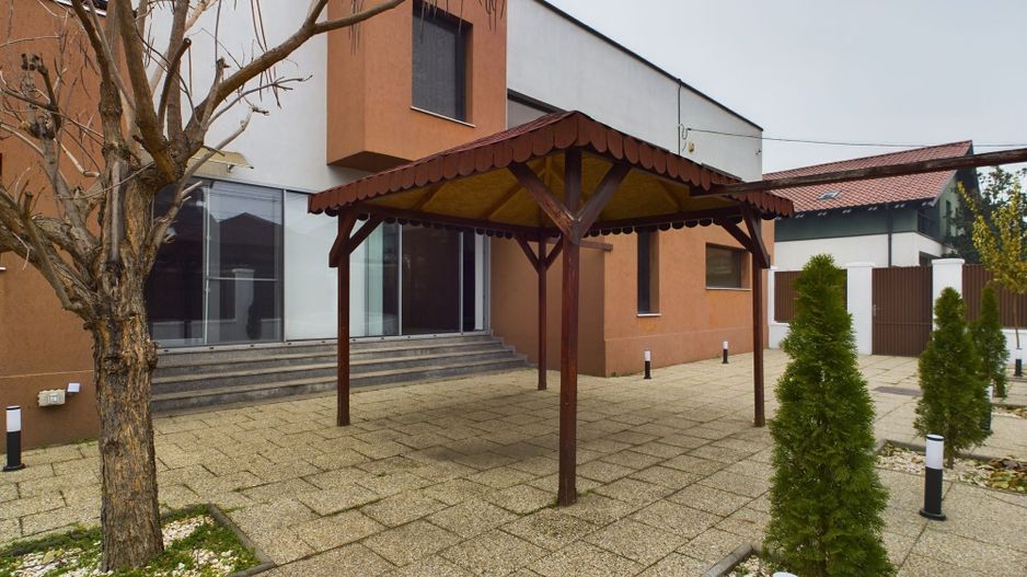 Vilă de lux cu două locuințe, în Dumbrăvița – Locație Excelentă! - Poză 1