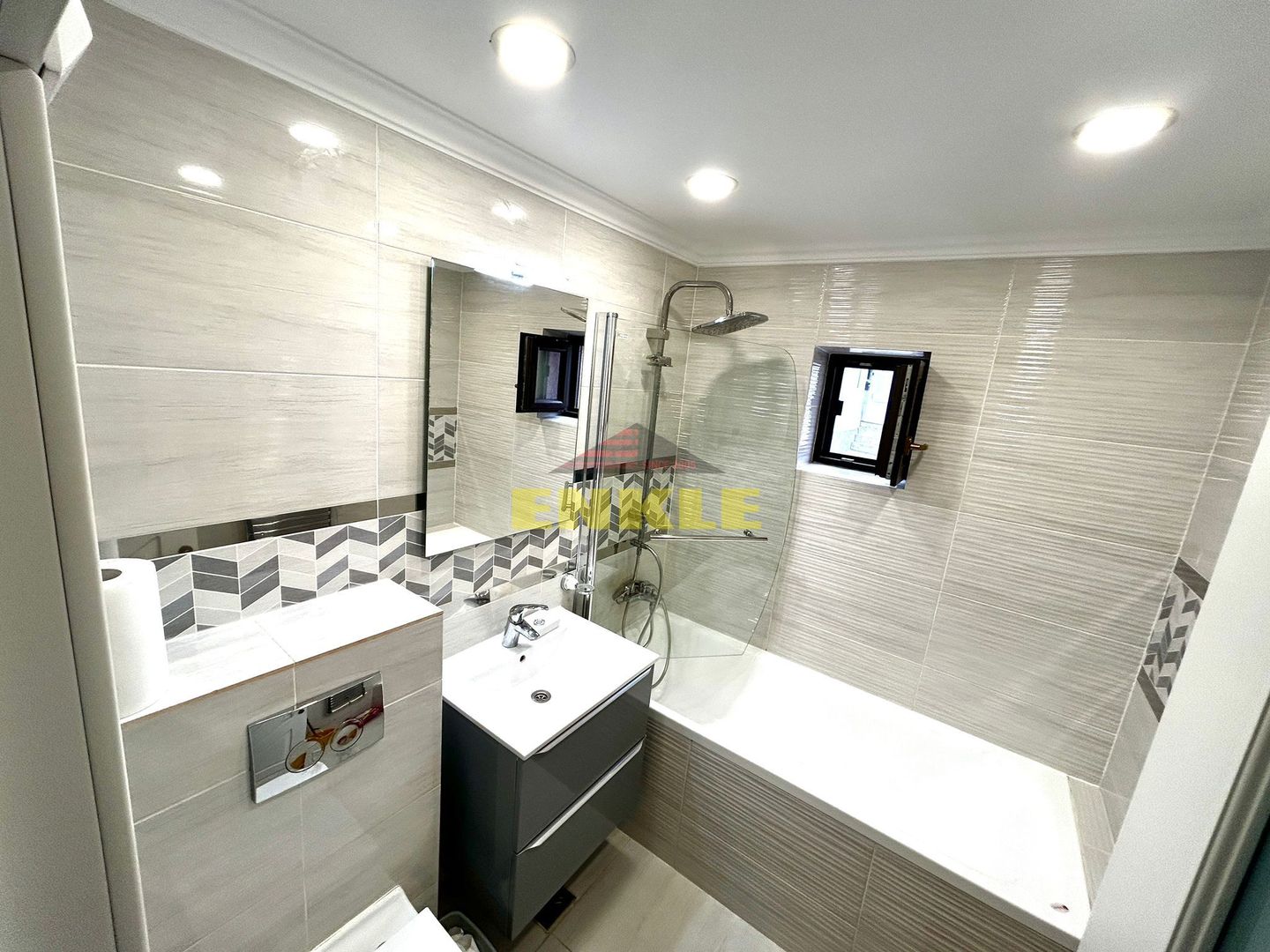 De vanzare apartament cu 3 camere, zona Piata Mare. - Poză 11