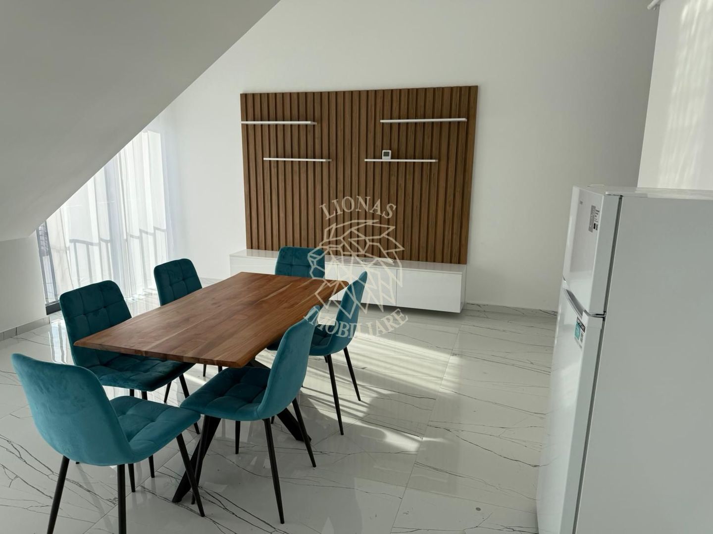 Apartament de Lux  4 camere 105 mp-etaj 3-parcare-Central - Poză 2