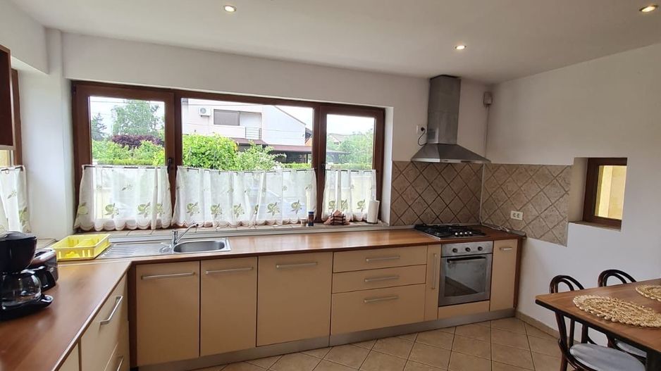 Vila spațioasă și recent renovată în Ghiroda! - Poză 79