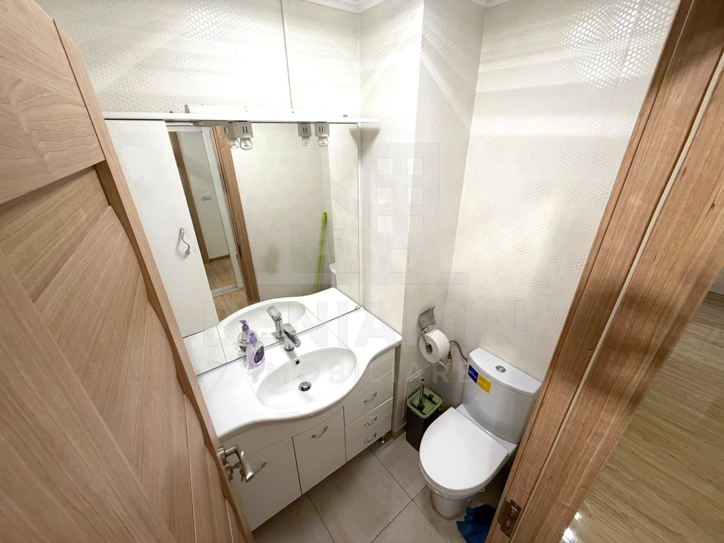 Apartament 3 camere si 2 bai Rovine decomandat 67mp  an1985 - Poză 6