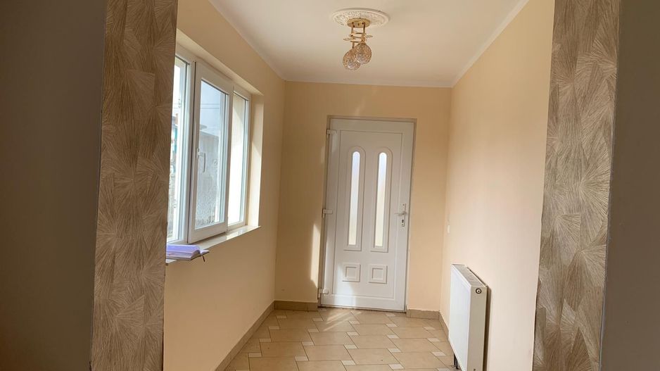 Duplex premium în vatra veche a localității Moșnița Veche - Poză 3