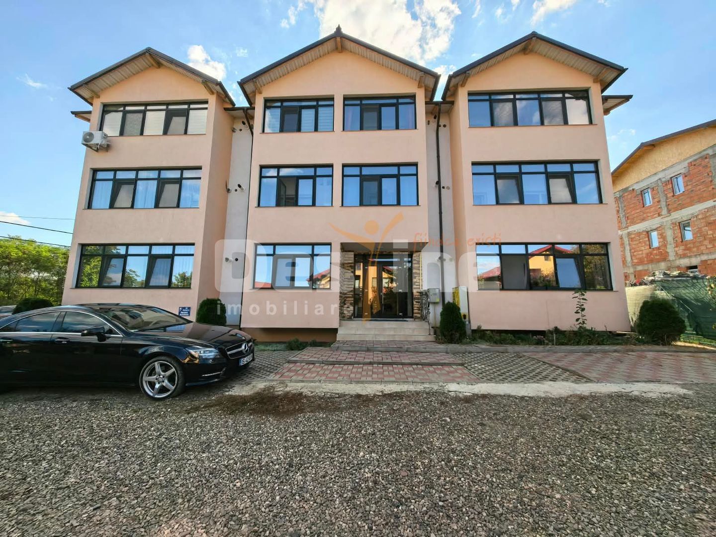 Apartament 2 camere + logie decomandat 62 mp Valea Adancă - Poză 1