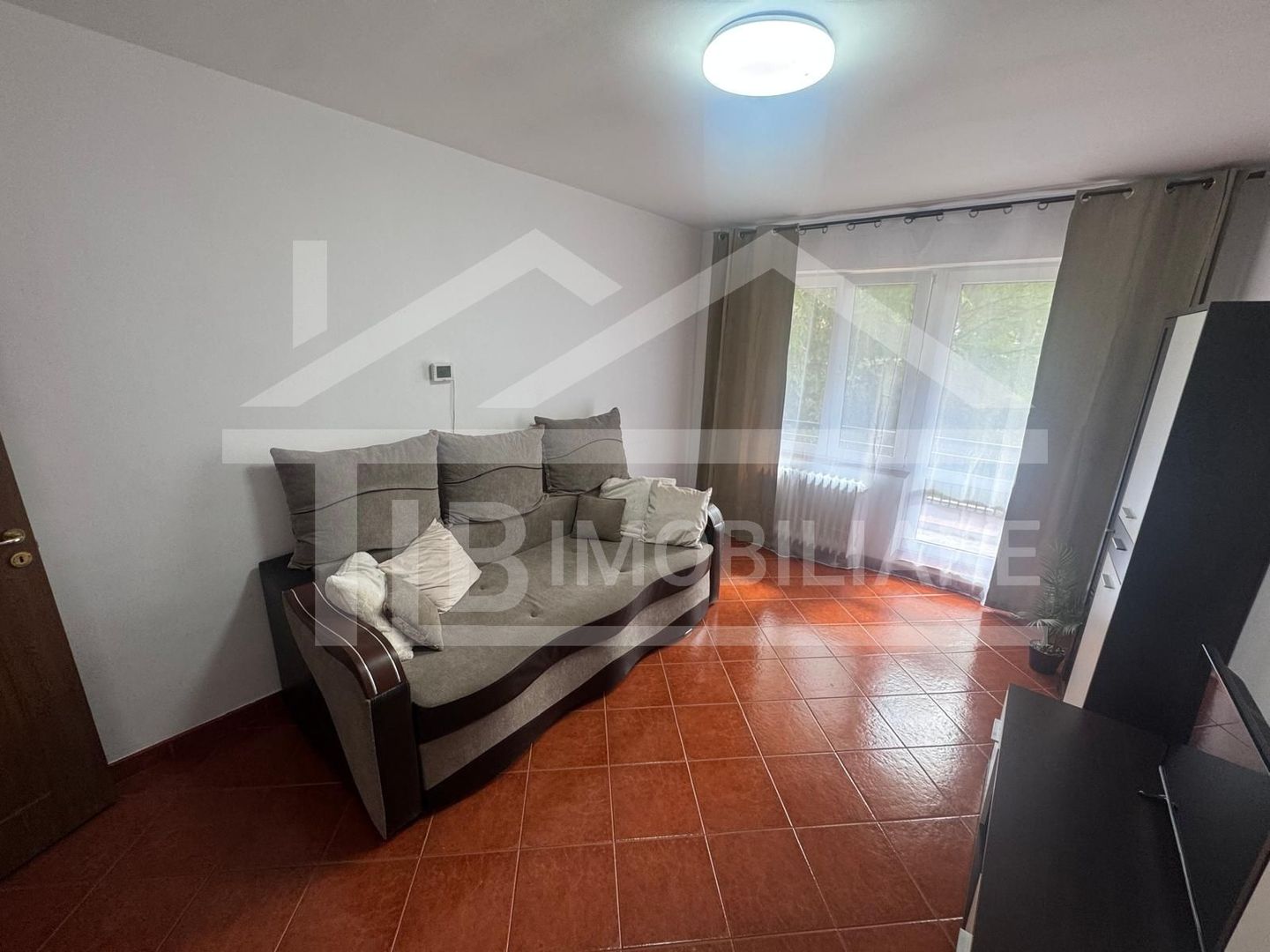 Apartament cu 2 camere,Pet friendly, decomandat,  50mp, zona Corina - Poză 2