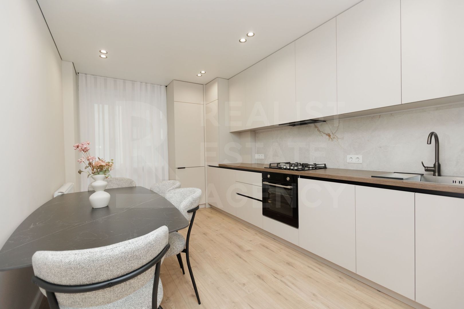 Vânzare, apartament, 2 odăi + living, str. Ion Buzdugan, Buiucani - Poză 12