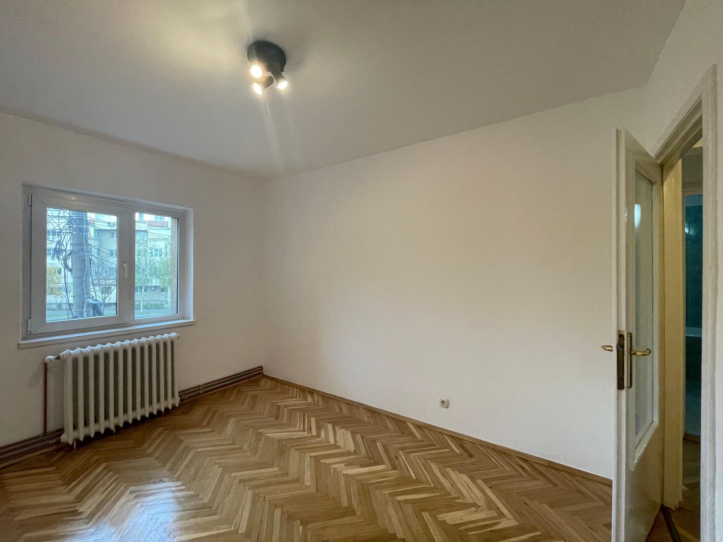 Apartament 3 camere - 2 bai - decomandat - Poză 3