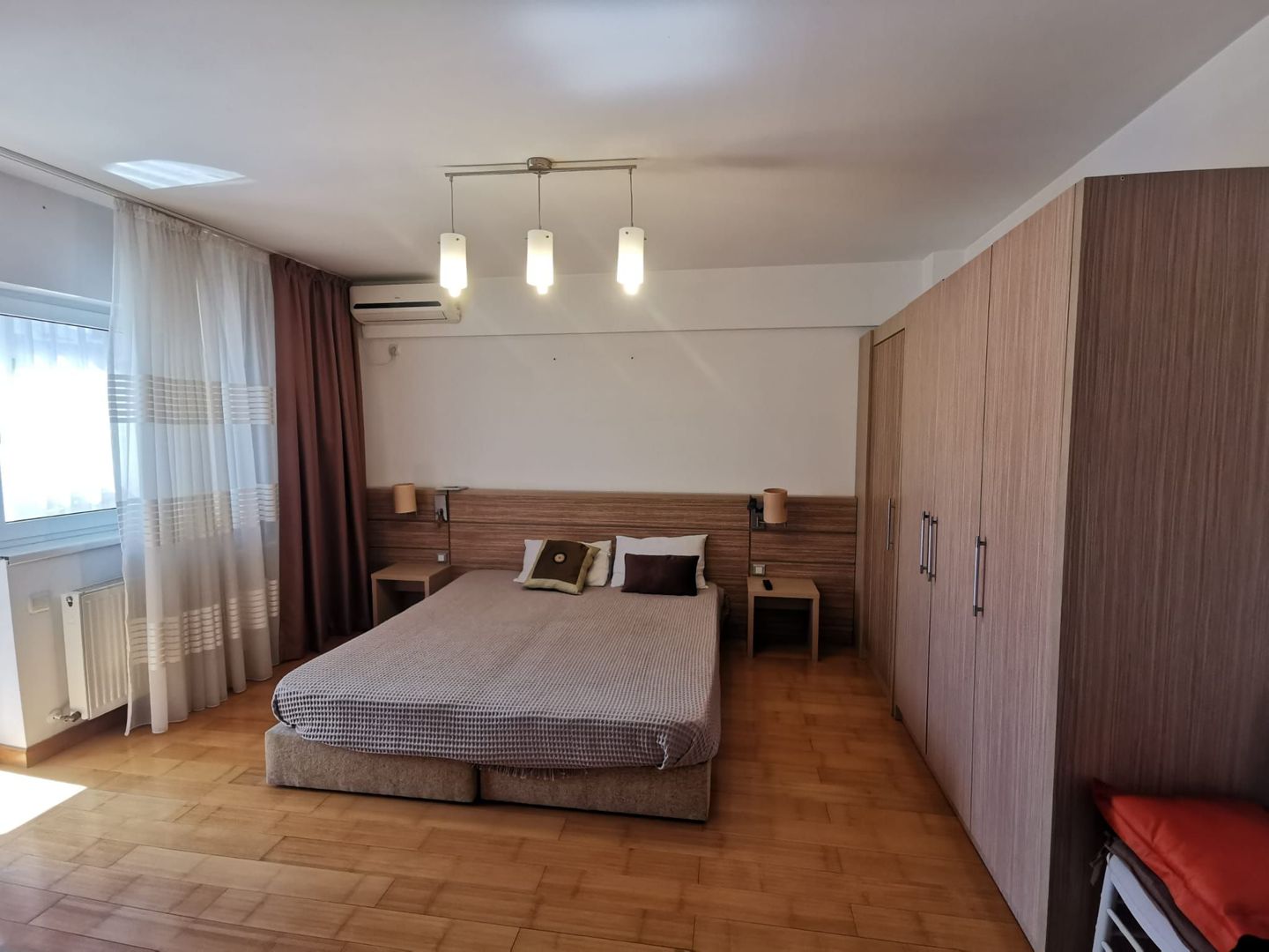 Garsoniera spatioasa mobilata si utilata - Poză 12