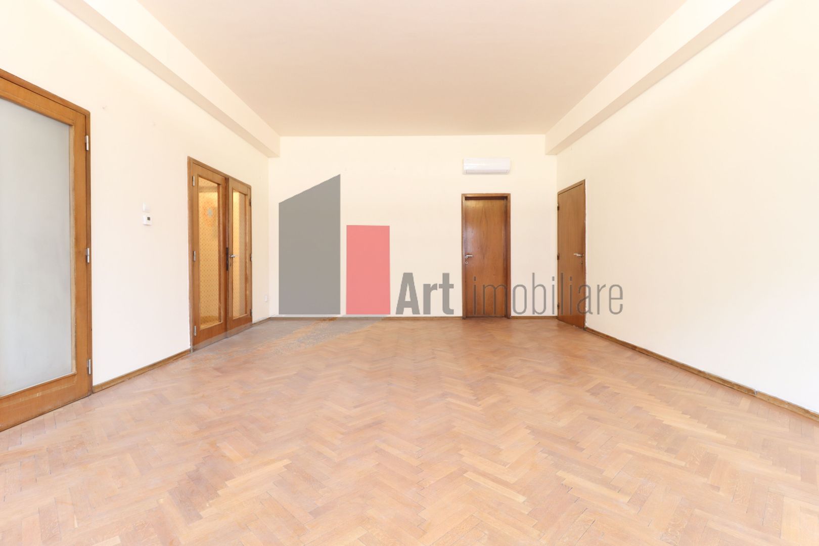 Apartamentul   "BURGESOS"  Universitate-Magheru, bloc stradal, 165 mp totali - Poză 1