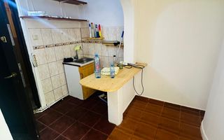 Garsoniera parter zona Blascovici, bloc izolat - Poză 4