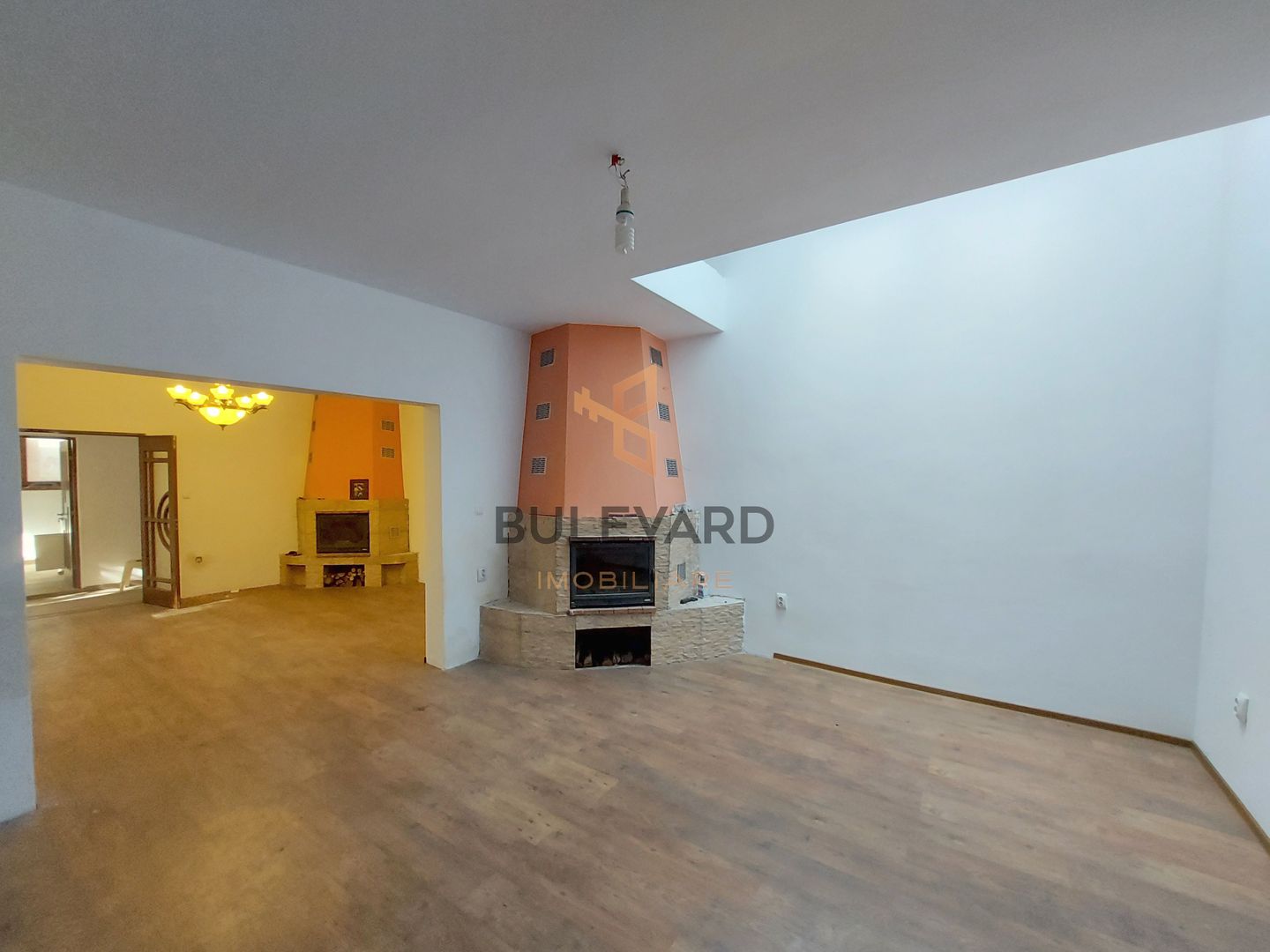 Casa individuala+ birou/spatiu comercial pe Strada 1 Mai! - Poză 4