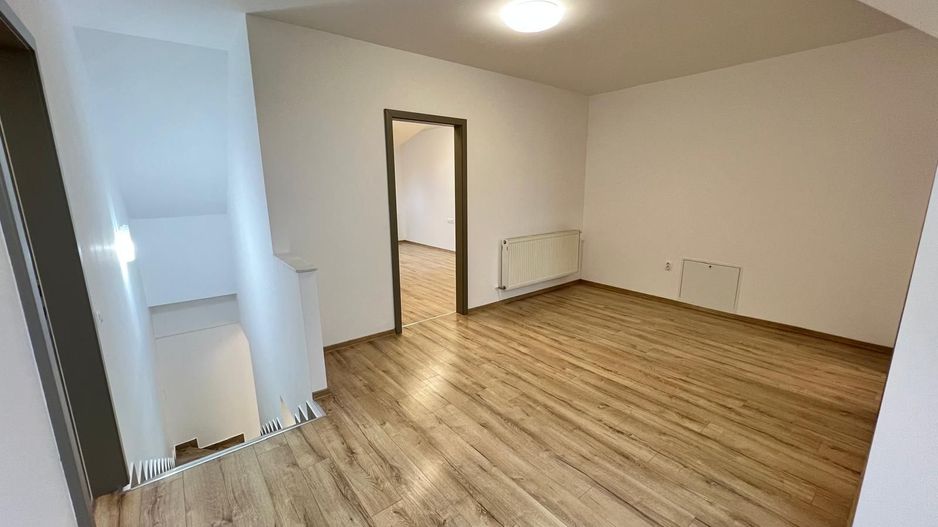 Casa cu 7 camere | 3 balcoane | Garaj | 220 mp + 80 mp curte | Cartier Panorama - Poză 21