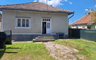 Casă traditională, 3 camere, 1766 mp teren, la asfalt, Vintu de Jos - Poză 2