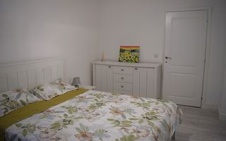 Apartament la casa 40 mp-renovat-curte-mobilat modern-Ultracentral - Poză 1