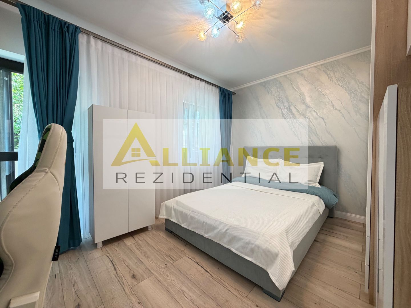 Casa P+1+M cu teren de 650 mp, piscina si curte complet amenajata - Poză 24