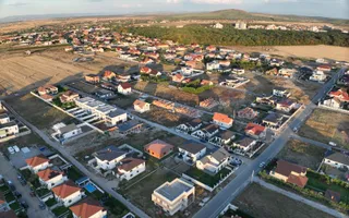 Casă spațioasă la roșu, utilități branșate – Beverly Hills - Poză 16
