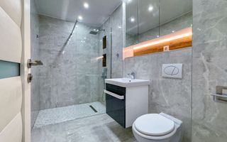 Apartament cu 3 camere de vânzare în zona Centrală - Poză 13