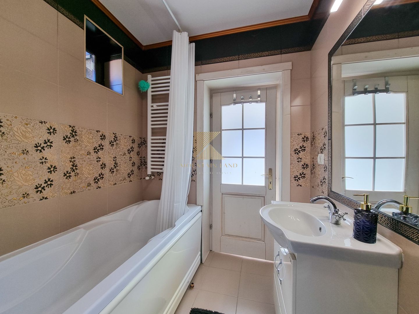 Apartament 3 camere – mobilat complet, vedere superbă,  Centrul Istori - Poză 14