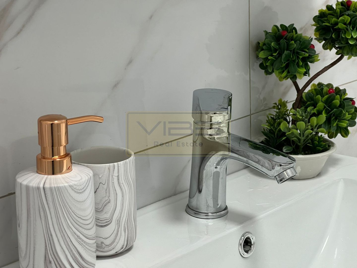 Apartament premium + parcare Bucium -  Mega Image - Poză 19