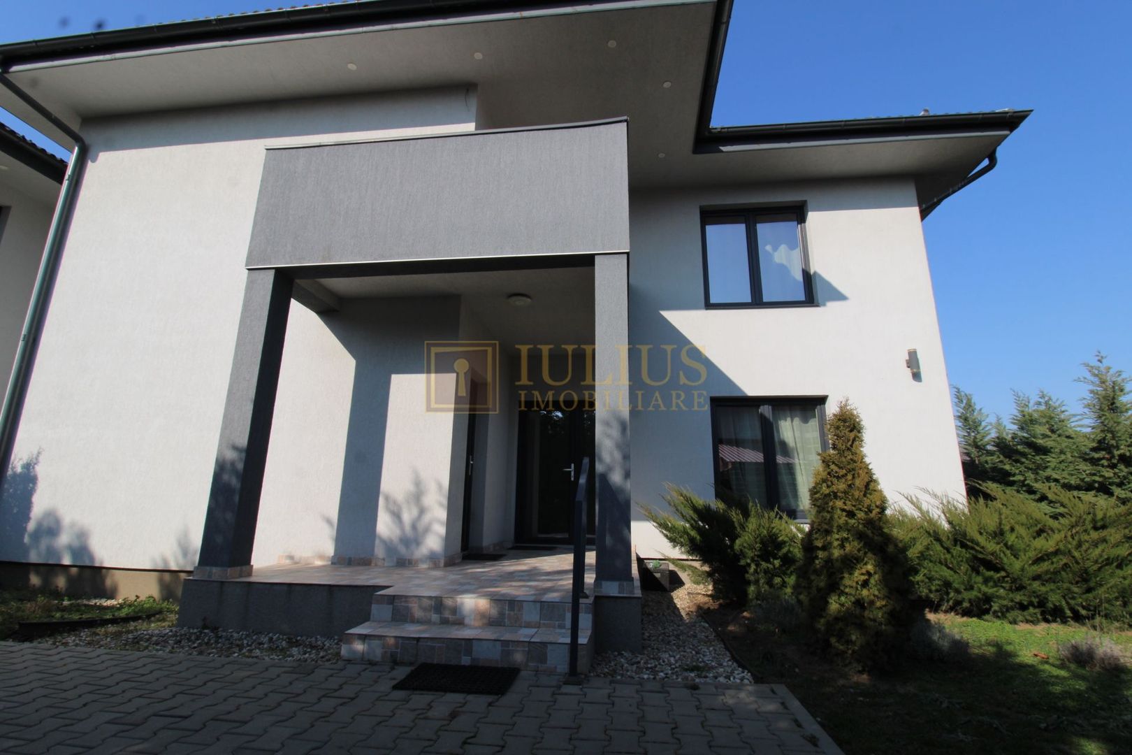 Casa cu 3 camere, locuri de  parcare, curte - Poză 22