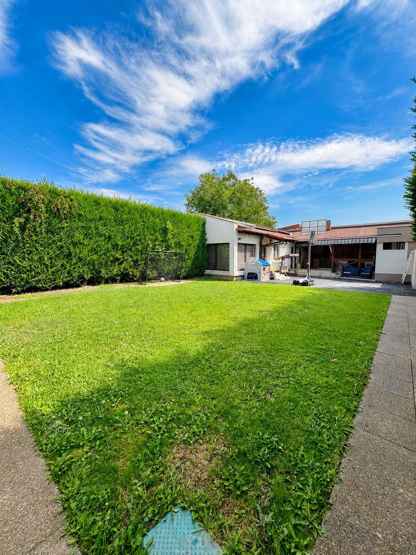 Vila cu 6 camere 4 bai, zona Spitalul Judetean, cu spa, garaj, beci - Poză 6
