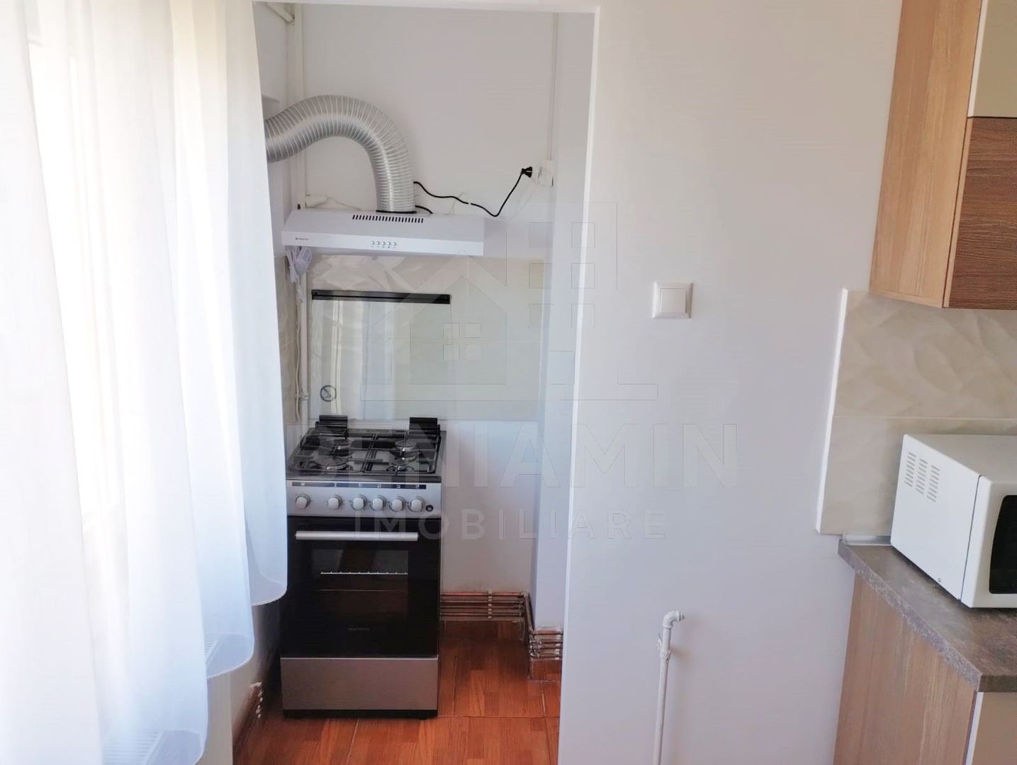 2 Camere-Decomandat-Centrala Termica-Mobilat-Utilat-Cornitoiu - Poză 6