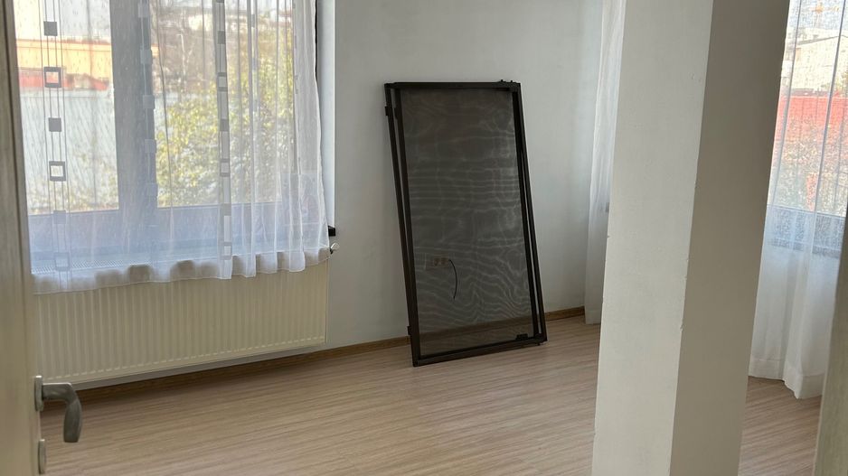 Vilă de inchiriat în Berceni - Poză 2