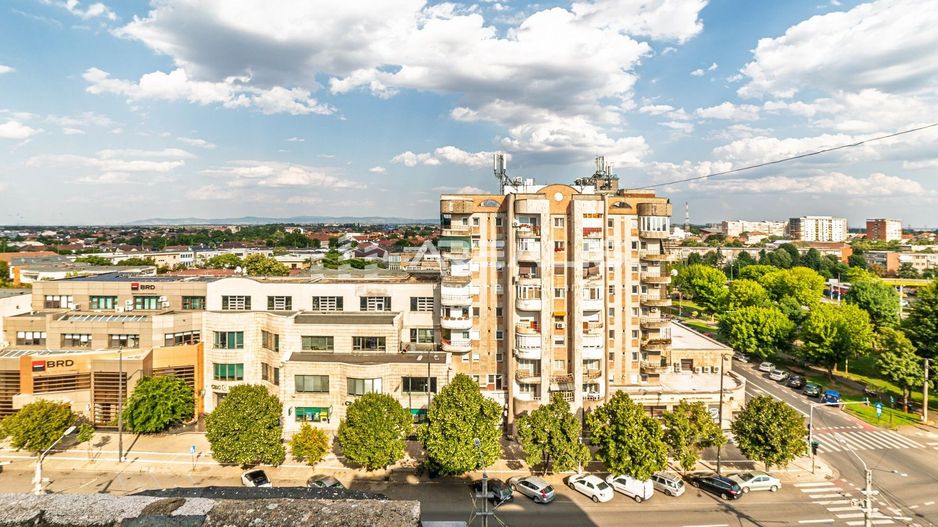 Apartament spațios 3 camere, central - Poză 3