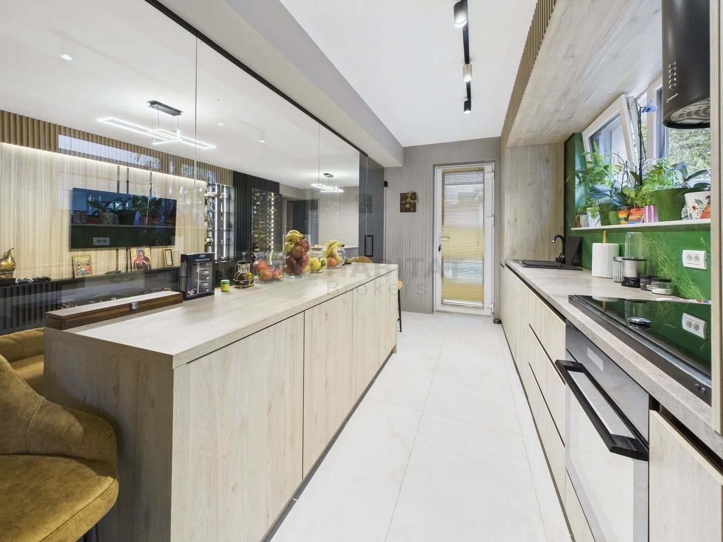 Locuinta complet amenajata | 5 camere| Otopeni - Poză 11