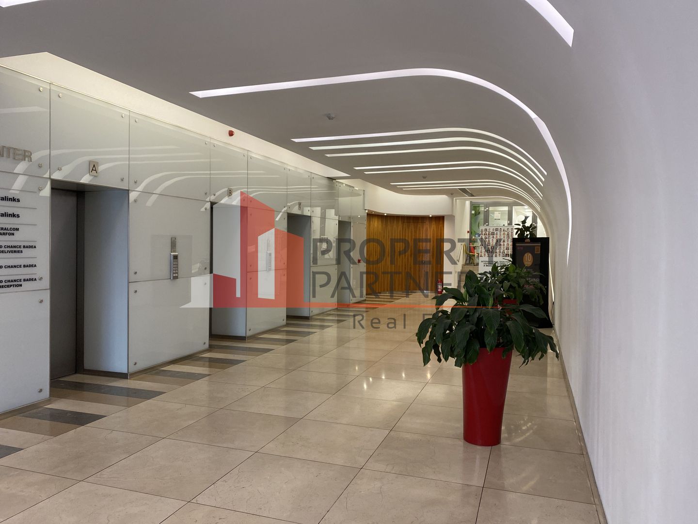 Spatiu de birou Universitate - Poză 2