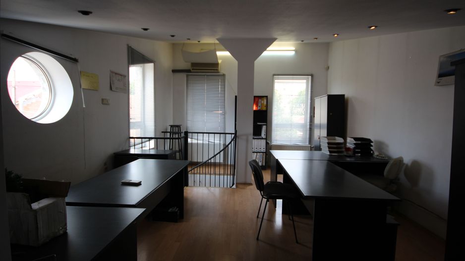 Imobil cu destinatie mixta - Poză 1