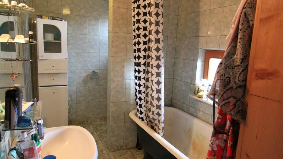 Proprietate deosebita - casa cu curte si livada - Poză 20