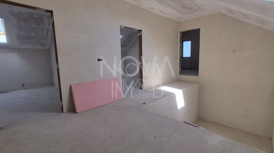 Casa generoasa cu 7 camere, 3 bai, dressing si parcare – Sura Mica - Poză 11