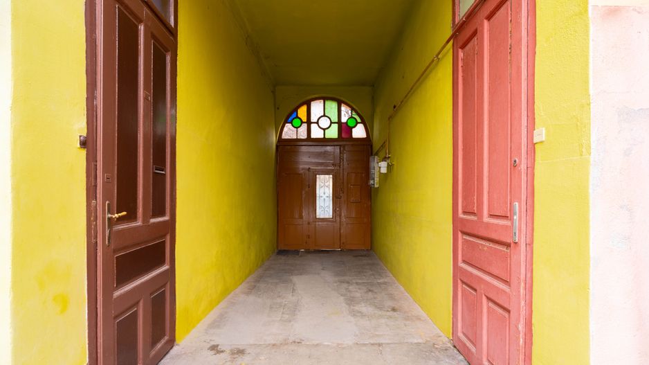 Apartament la casă, ultracentral– intimitate, curte proprie și garaj - Poză 6