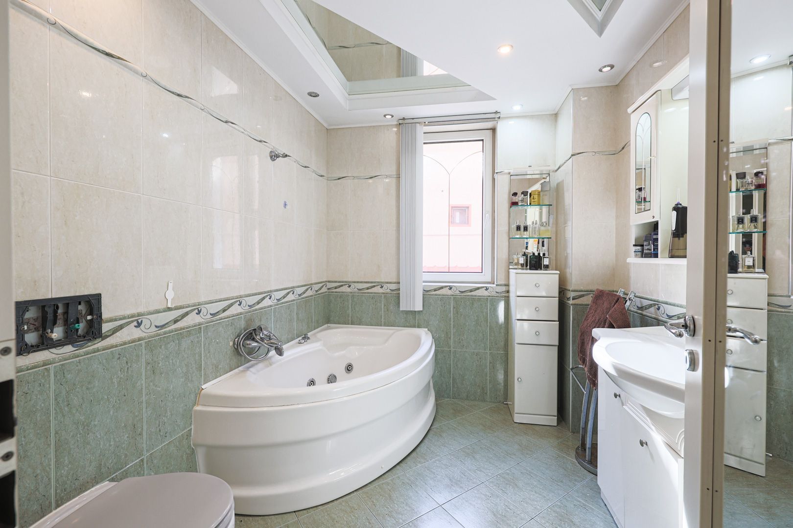 Vilă cu 6 camere–confort, intimitate și multiple utilizări - Poză 8