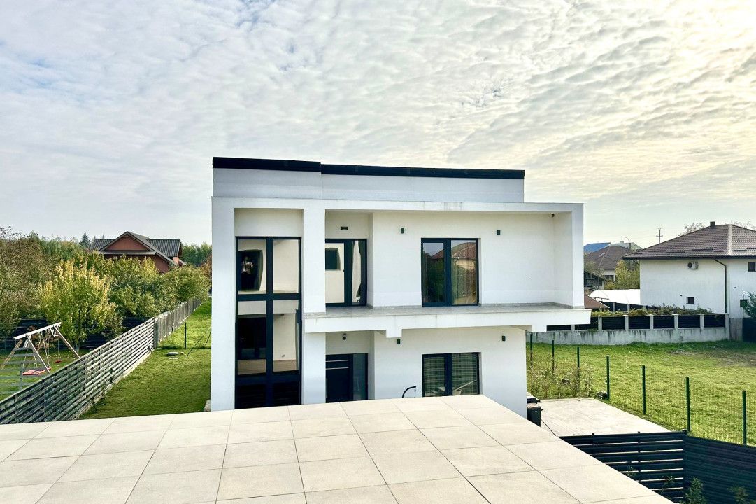 Vilă spațioasă. stil mediteranean, în Corbeanca, finisaje Premium - Poză 1