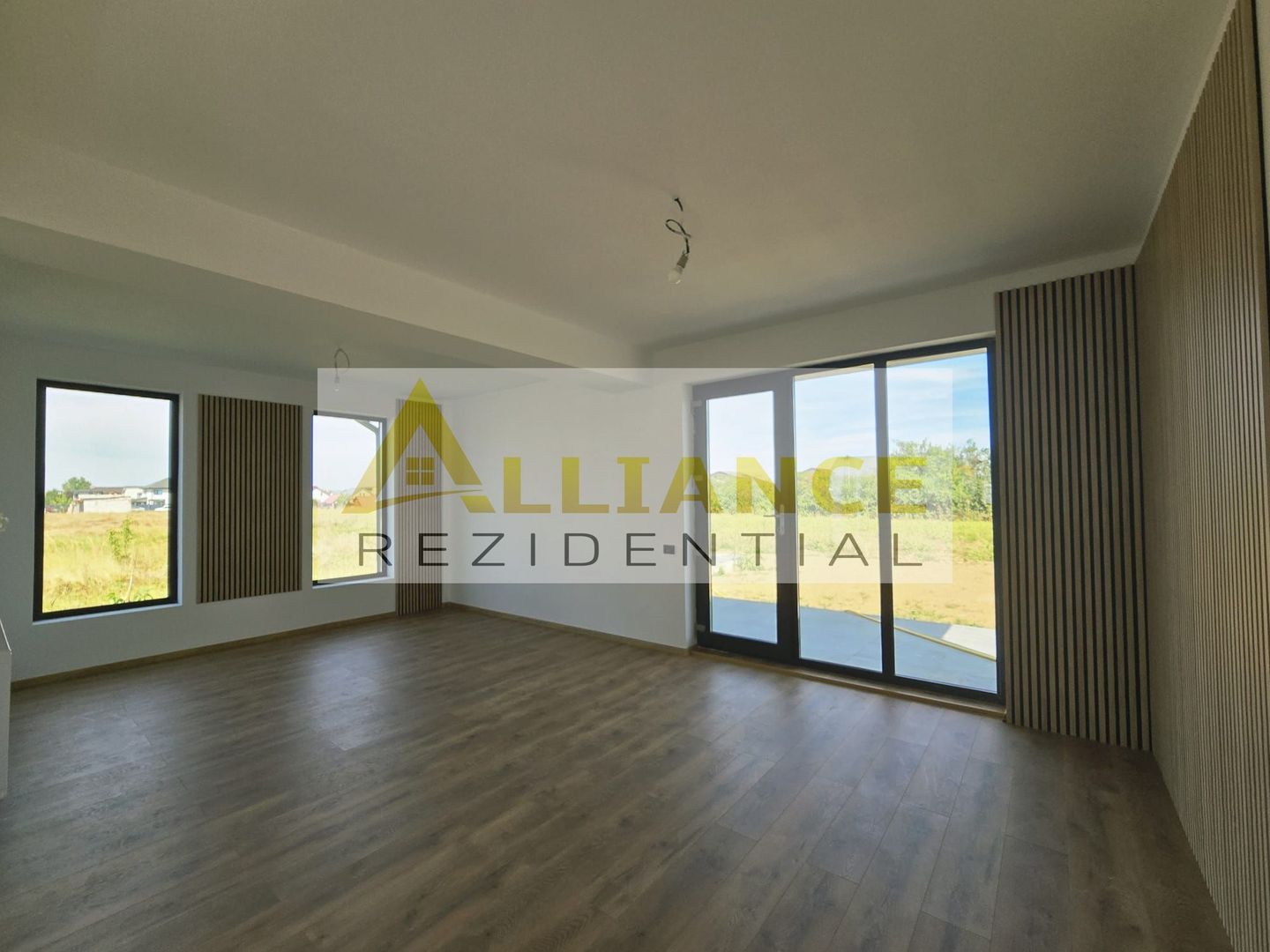 Casă individuală P+1+Pod | 4 Camere | 2 Bai  | 430MP- Comuna Berceni - Poză 3