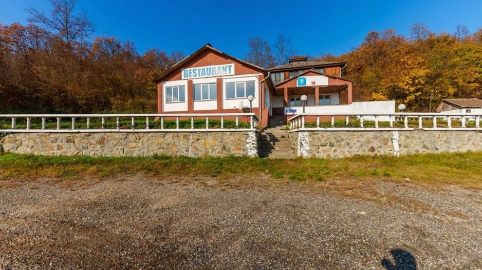 Pensiune 12 camere, vulcanizare, spălătorie pe DN7 - Poză 2