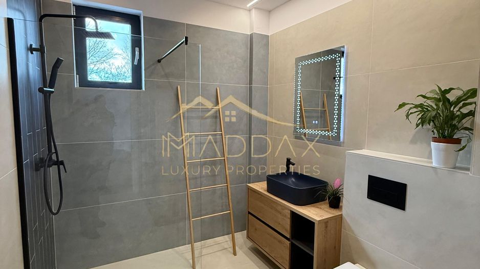 Vilă **6 camere  **451mp // Zona Iancu Nicolae - Poză 34