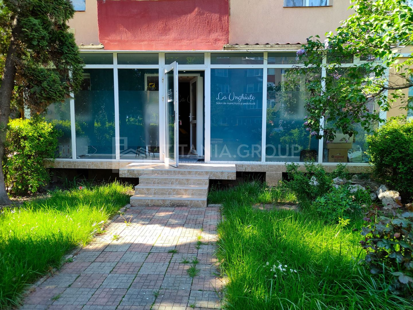 Spatiu comercial, 50 mp + 8 ml vitrina, Florilor, vad pietonal si auto - Poză 2