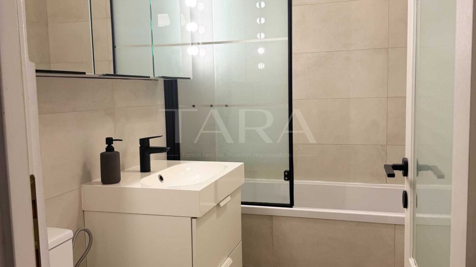 Apartament cu 3 camere, 56 mp, complet mobilat, zonă centrală. - Poză 5